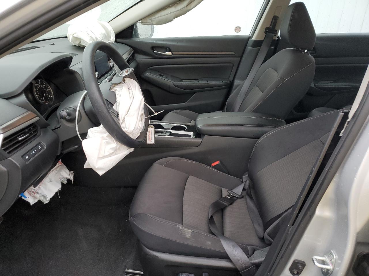2024 Nissan Altima - Image 7