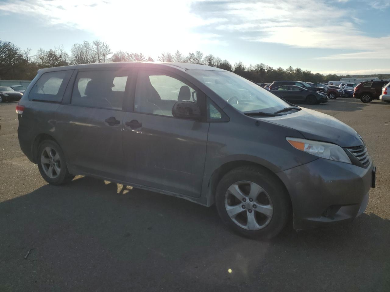 2014 Toyota Sienna - Image 4