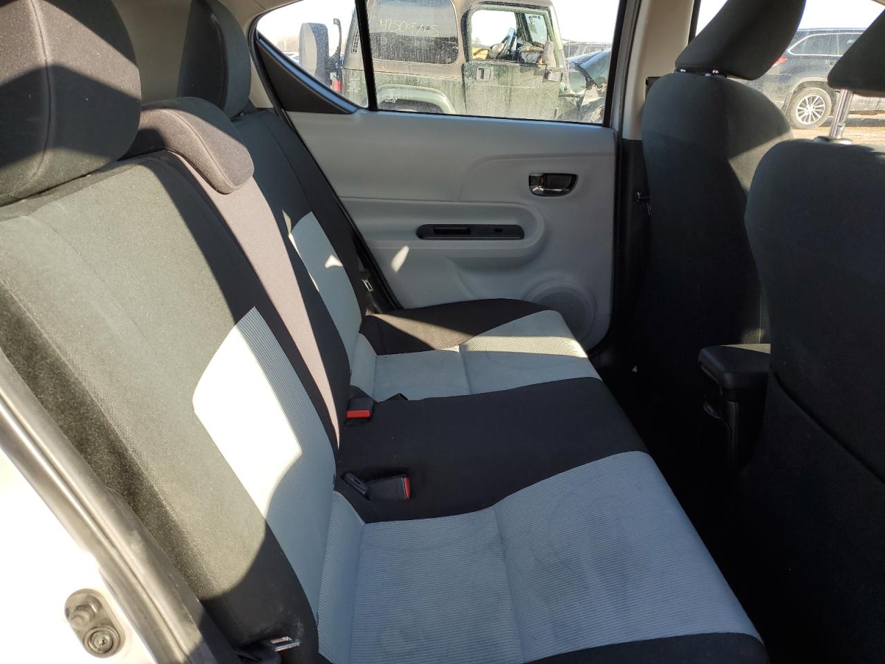 2014 Toyota Prius - Image 11