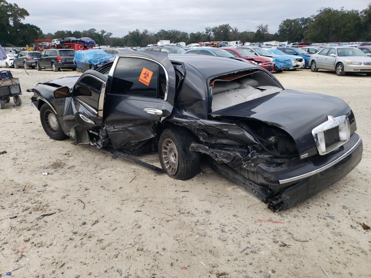 2002 Lincoln Town Car - Image 2