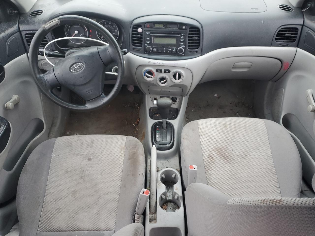 2007 Hyundai Accent - Image 8