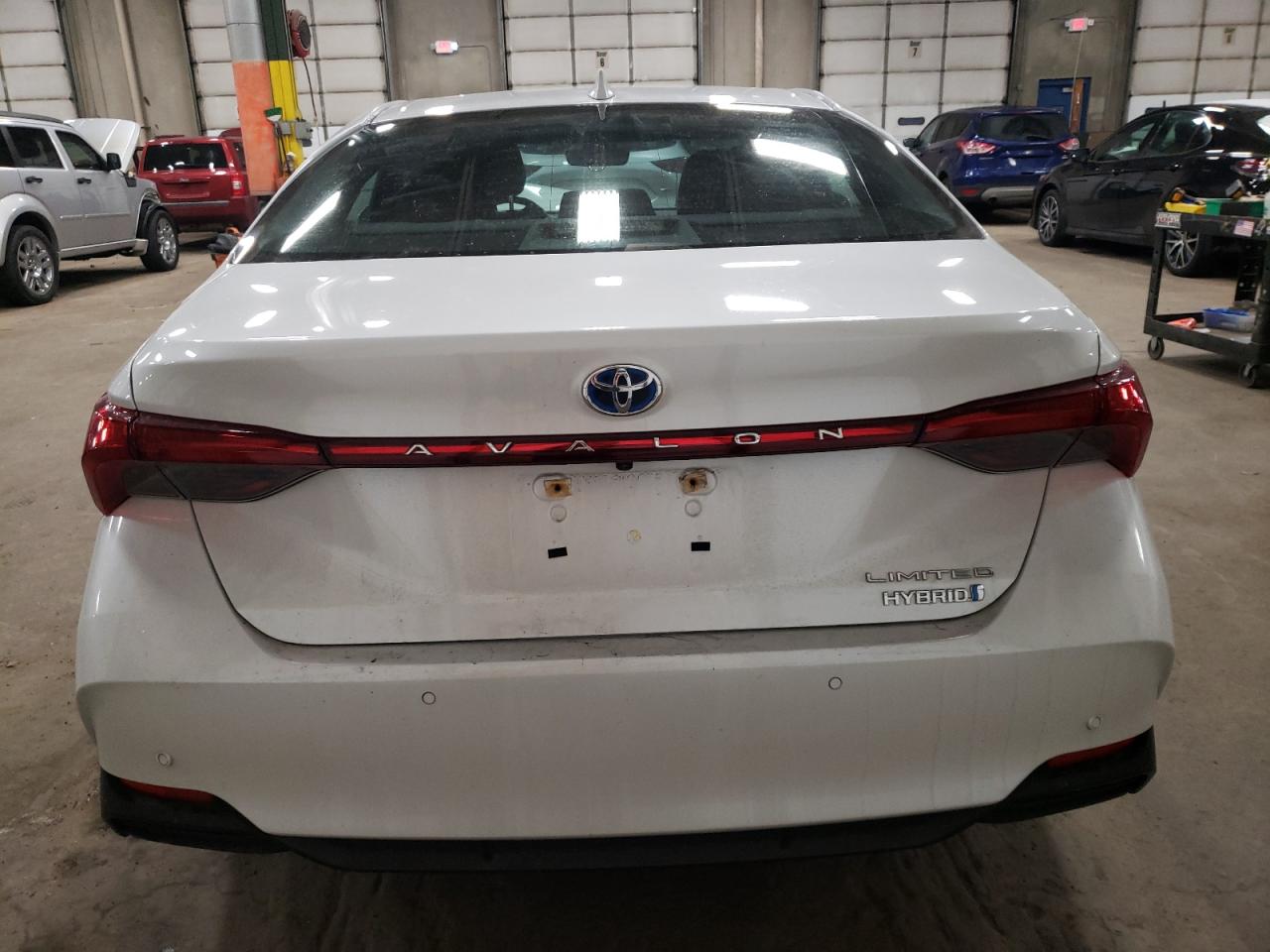 2021 Toyota Avalon - Image 6