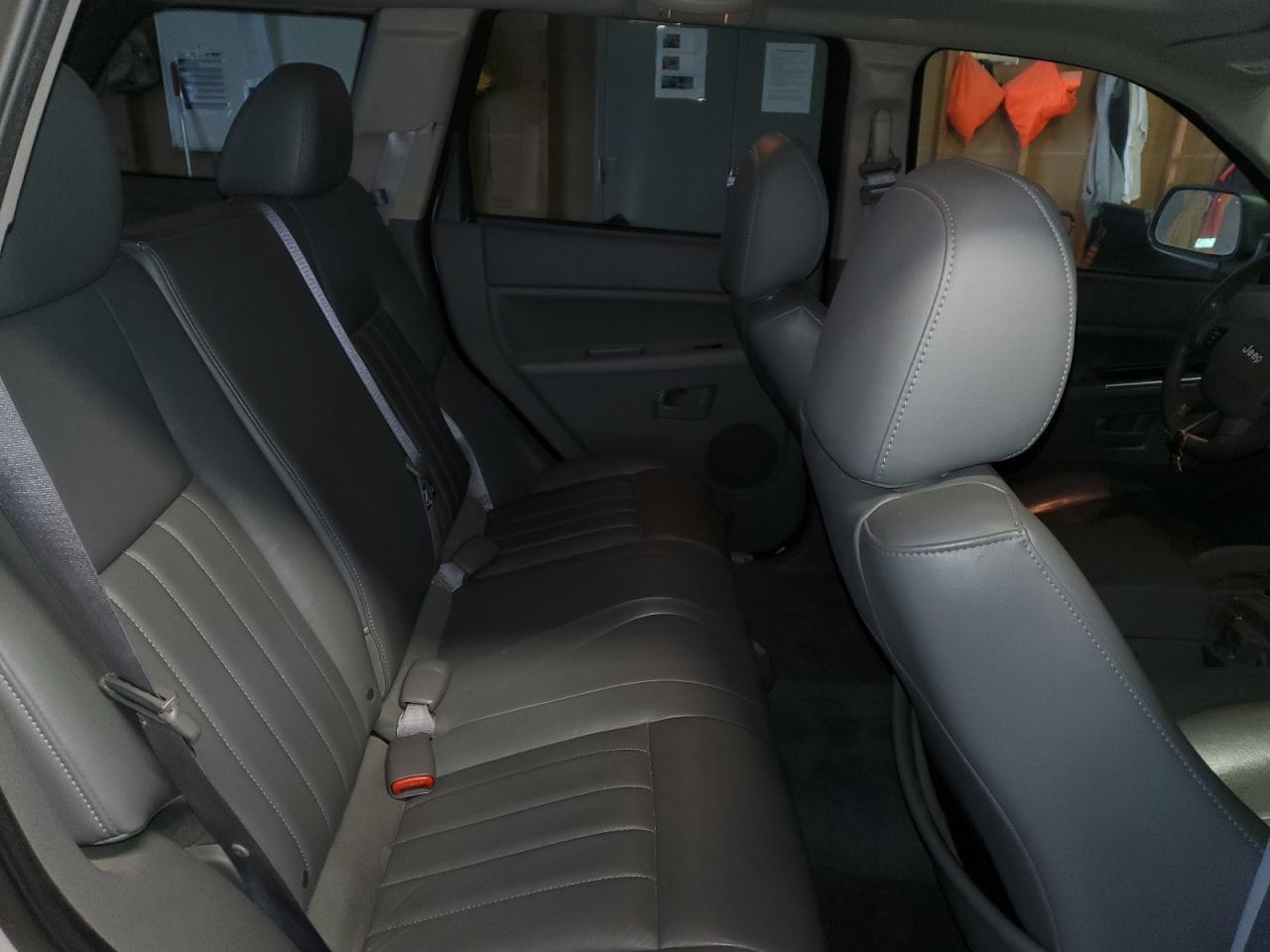 2007 Jeep Grand Cherokee - Image 11