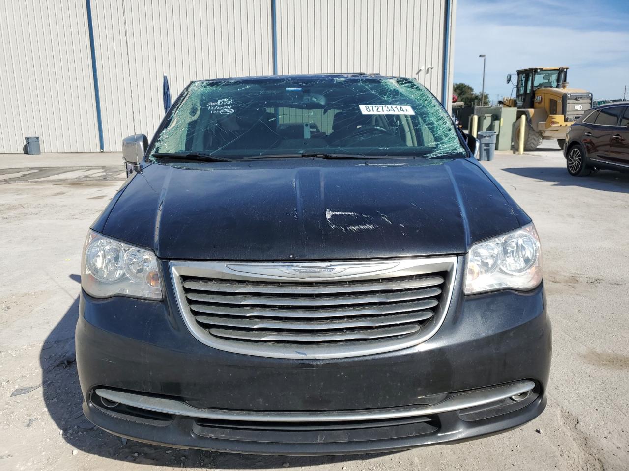 2016 Chrysler Town & Country - Image 5