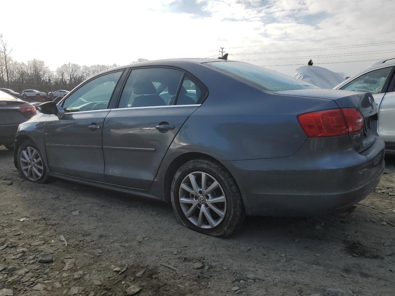 2014 Volkswagen Jetta - Image 2