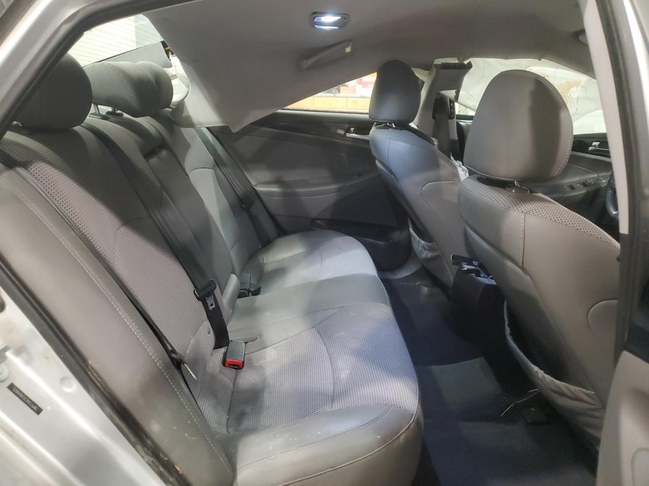 2014 Hyundai Sonata - Image 11