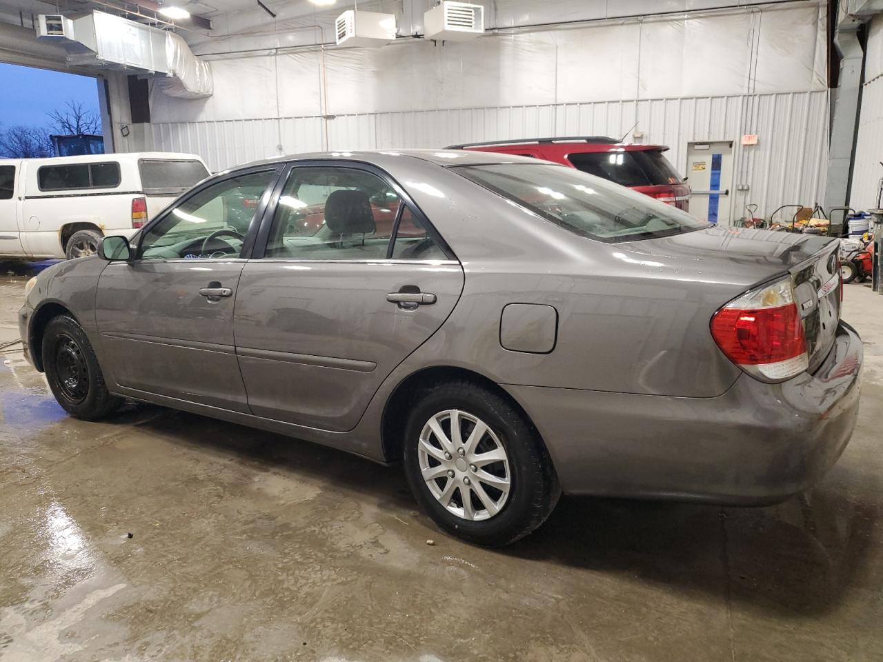 2005 Toyota Camry - Image 2