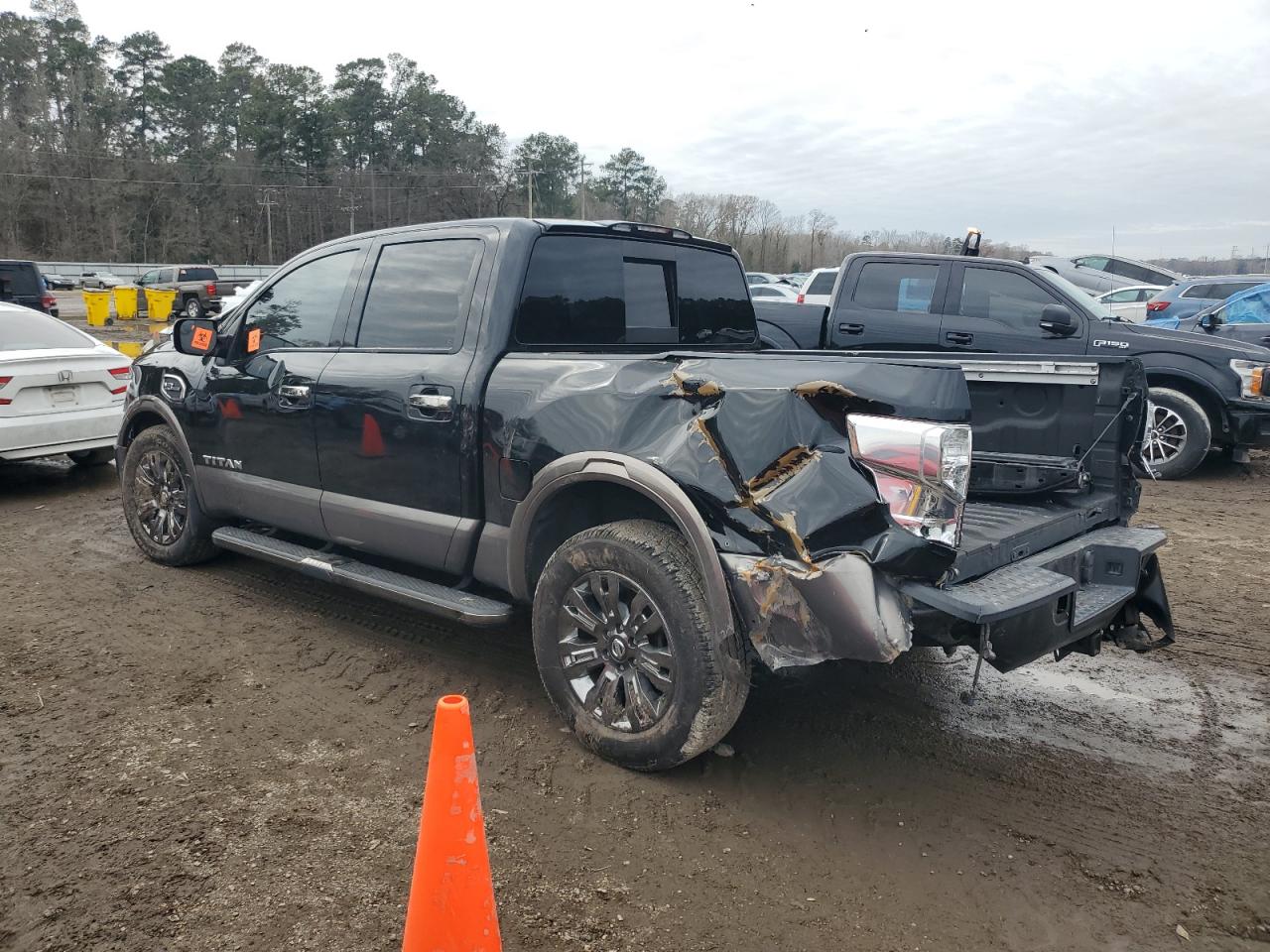 2017 Nissan Titan - Image 2
