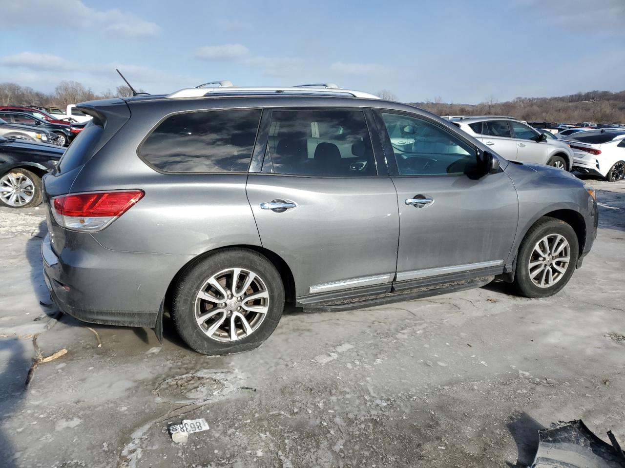 2015 Nissan Pathfinder - Image 3
