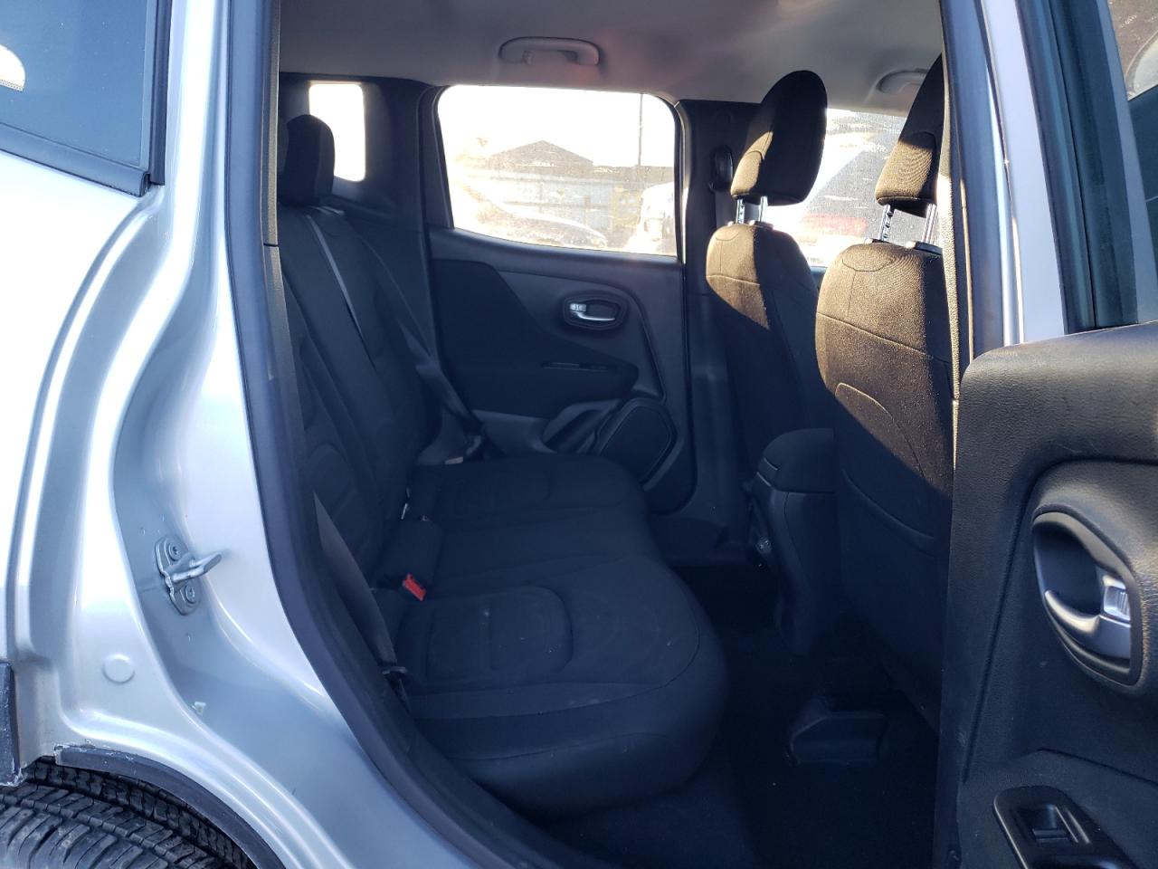 2021 Jeep Renegade - Image 11