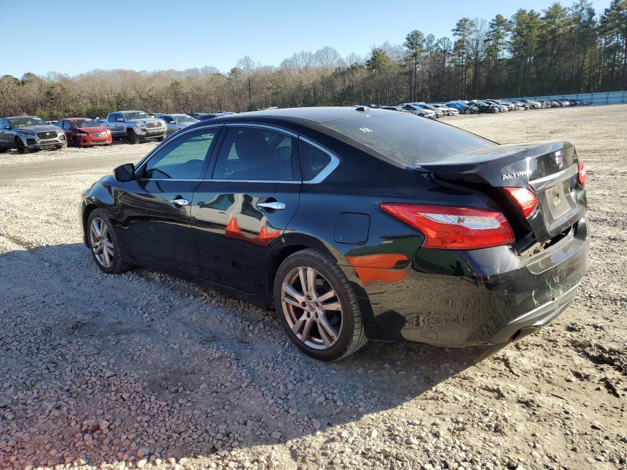 2016 Nissan Altima - Image 2