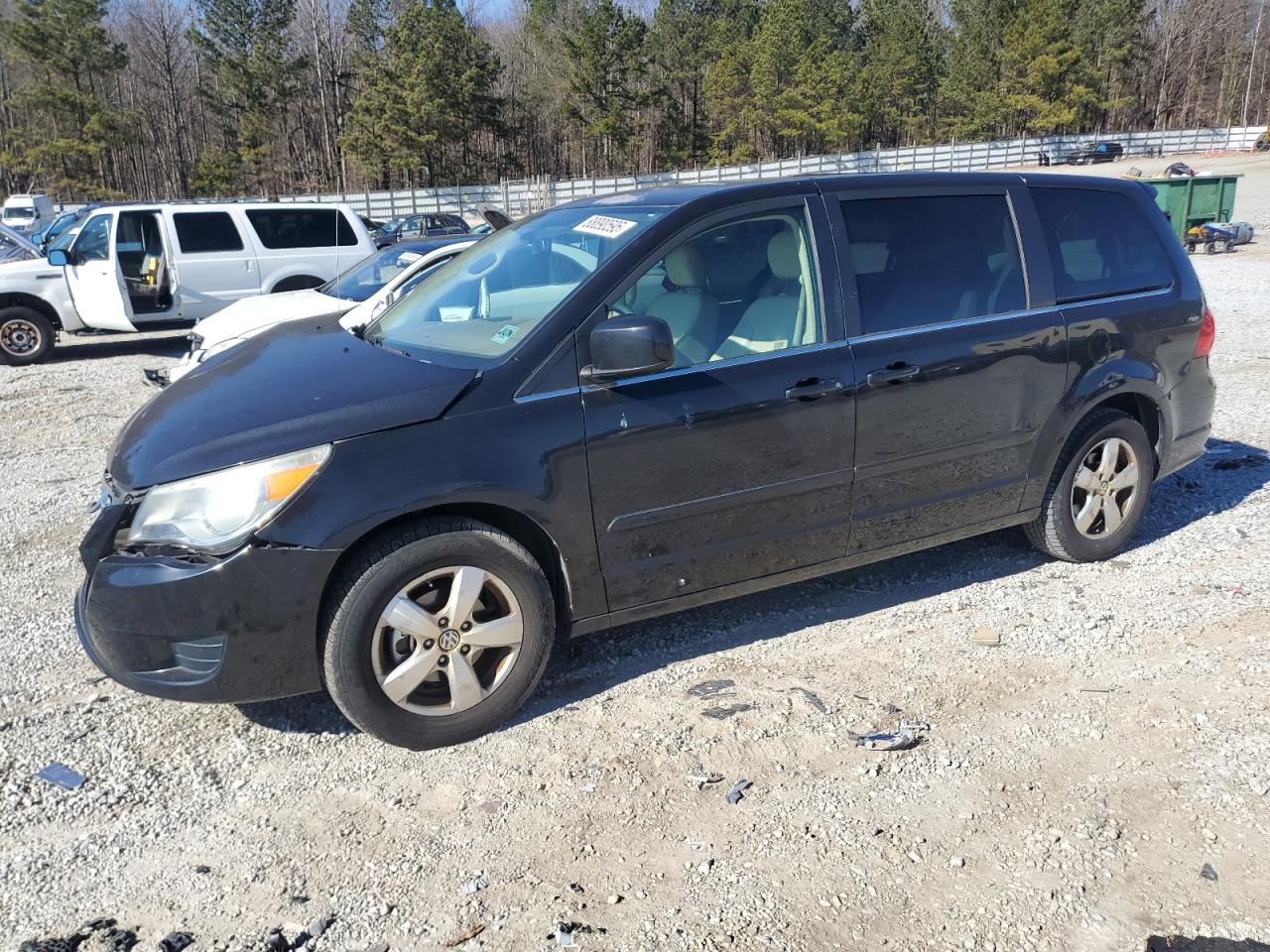 2010 Volkswagen Routan - Image 1