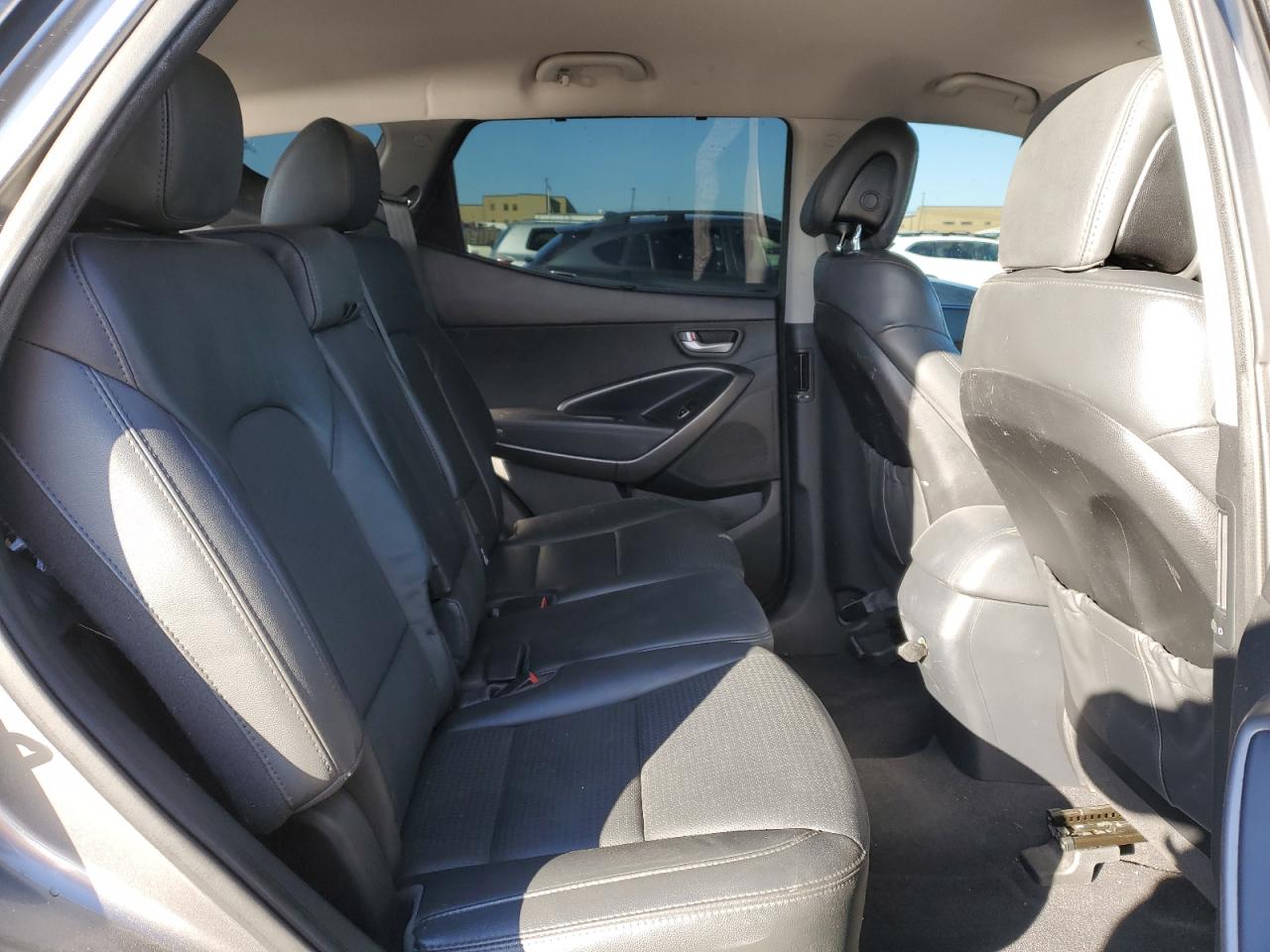 2014 Hyundai Santa Fe - Image 10
