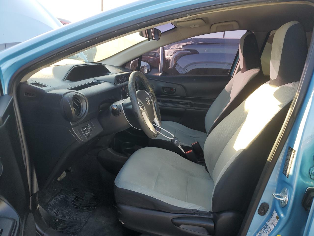 2015 Toyota Prius - Image 7