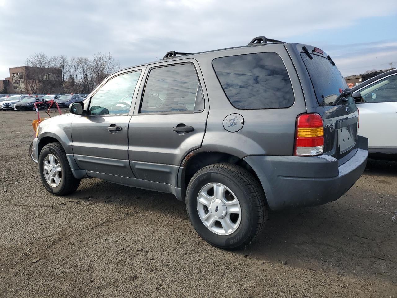 2004 Ford Escape - Image 2