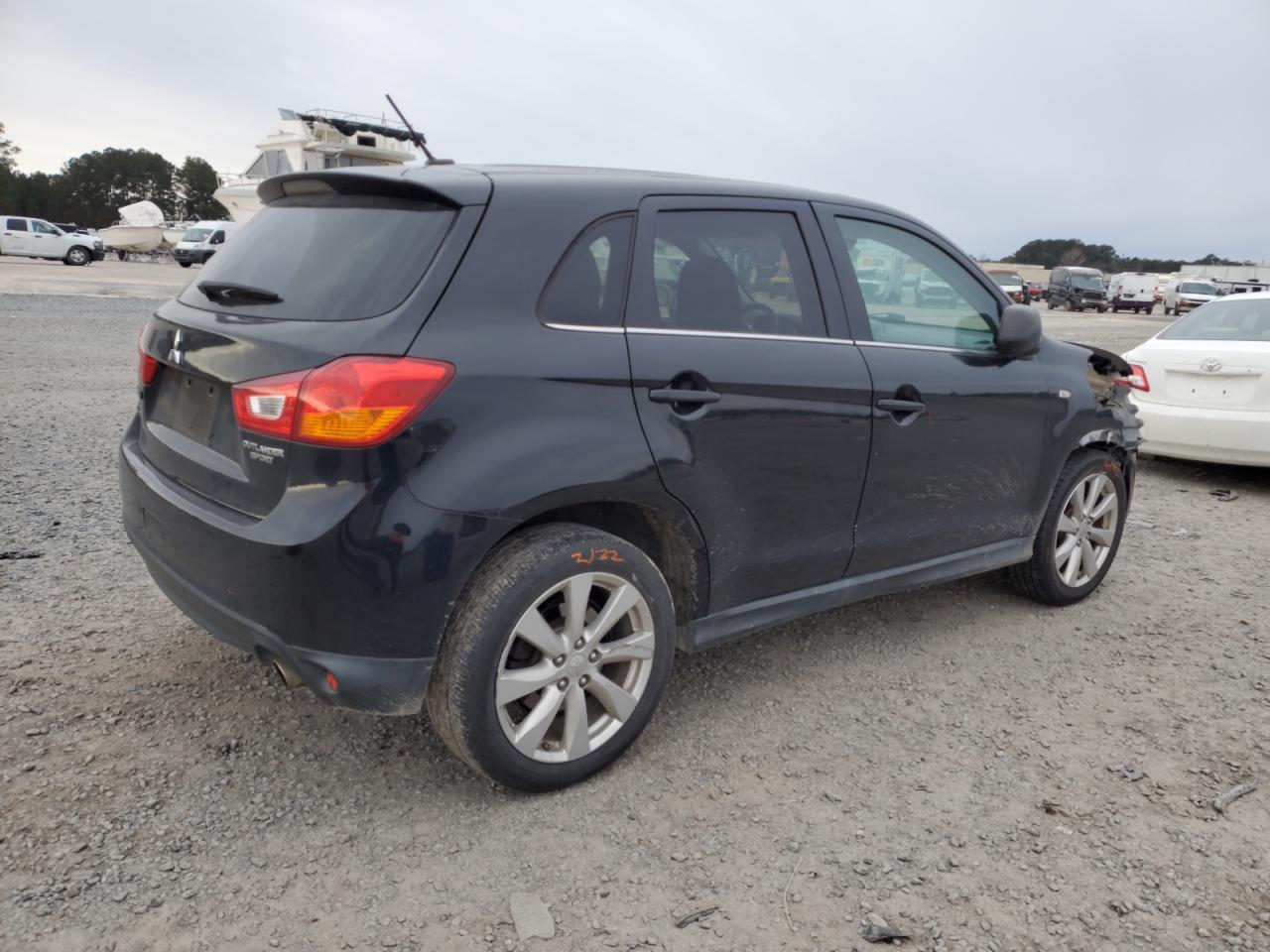 2014 Mitsubishi Outlander - Image 3