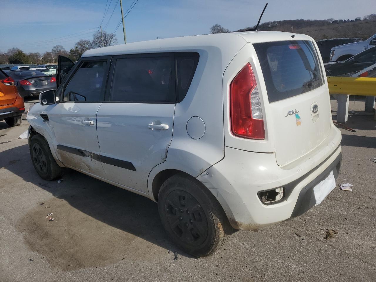 VIN KNDJT2A57D7768945 2013 KIA SOUL no.2