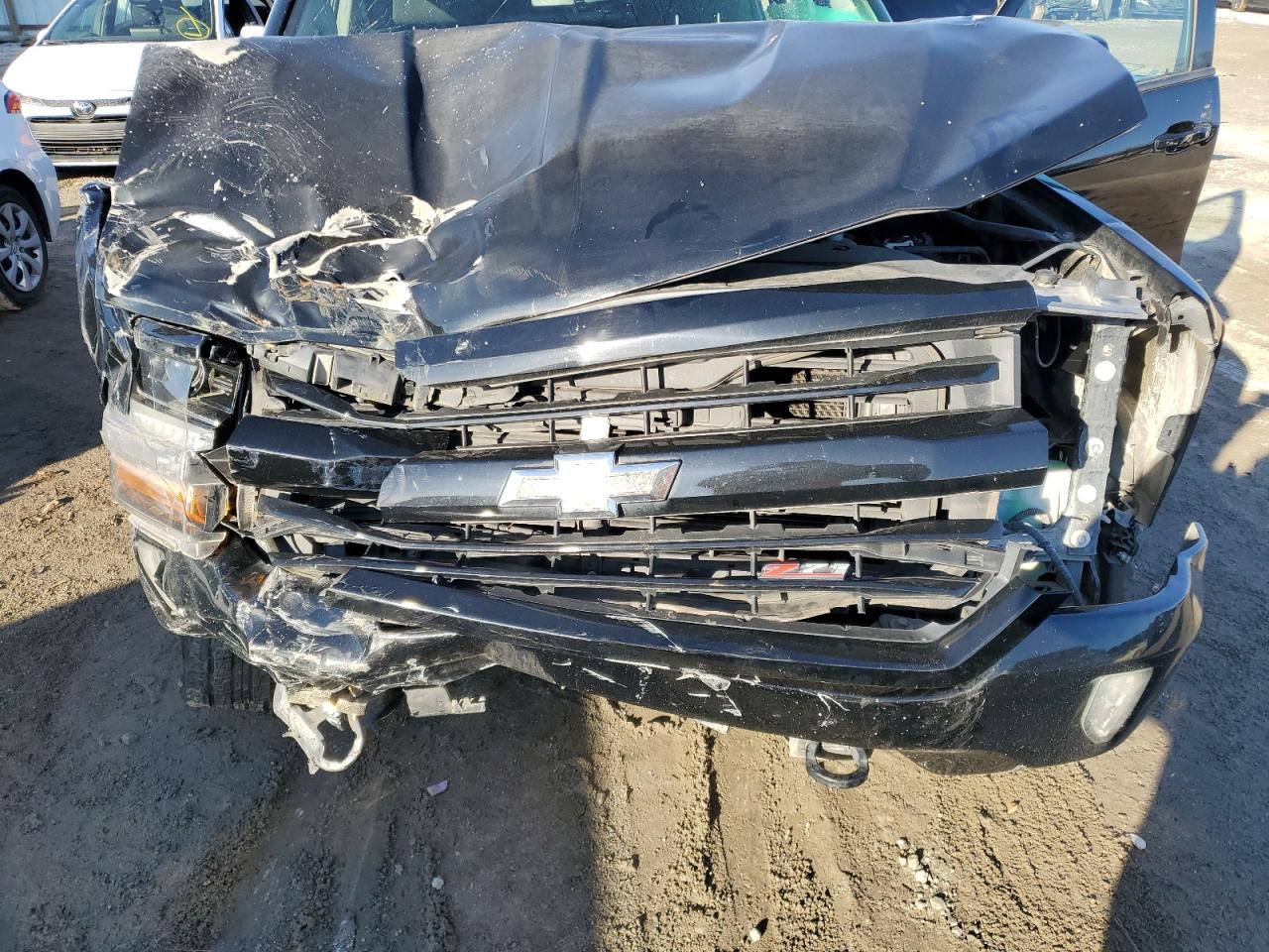 2017 Chevrolet Silverado - Image 11