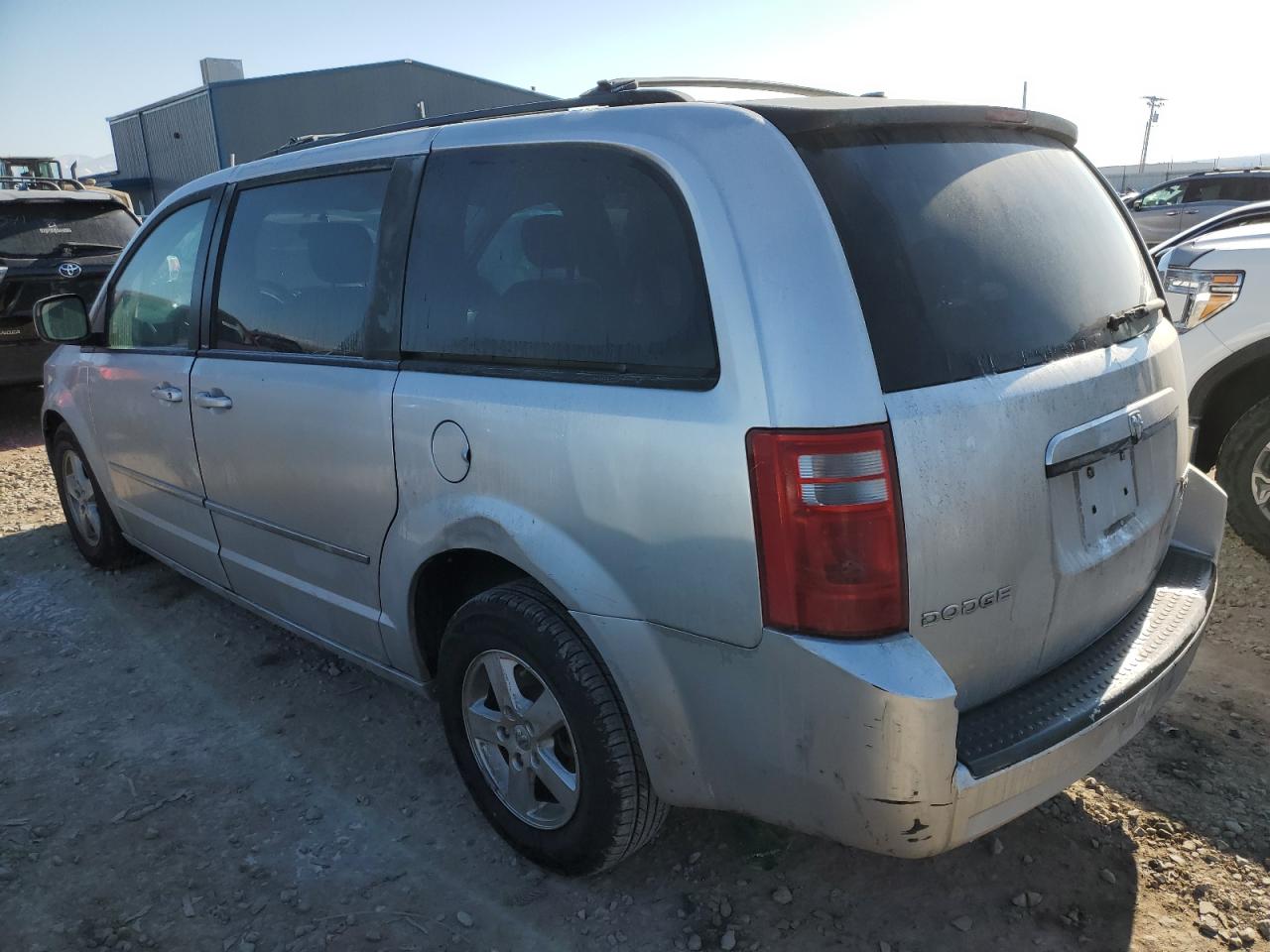 2010 Dodge Caravan - Image 2
