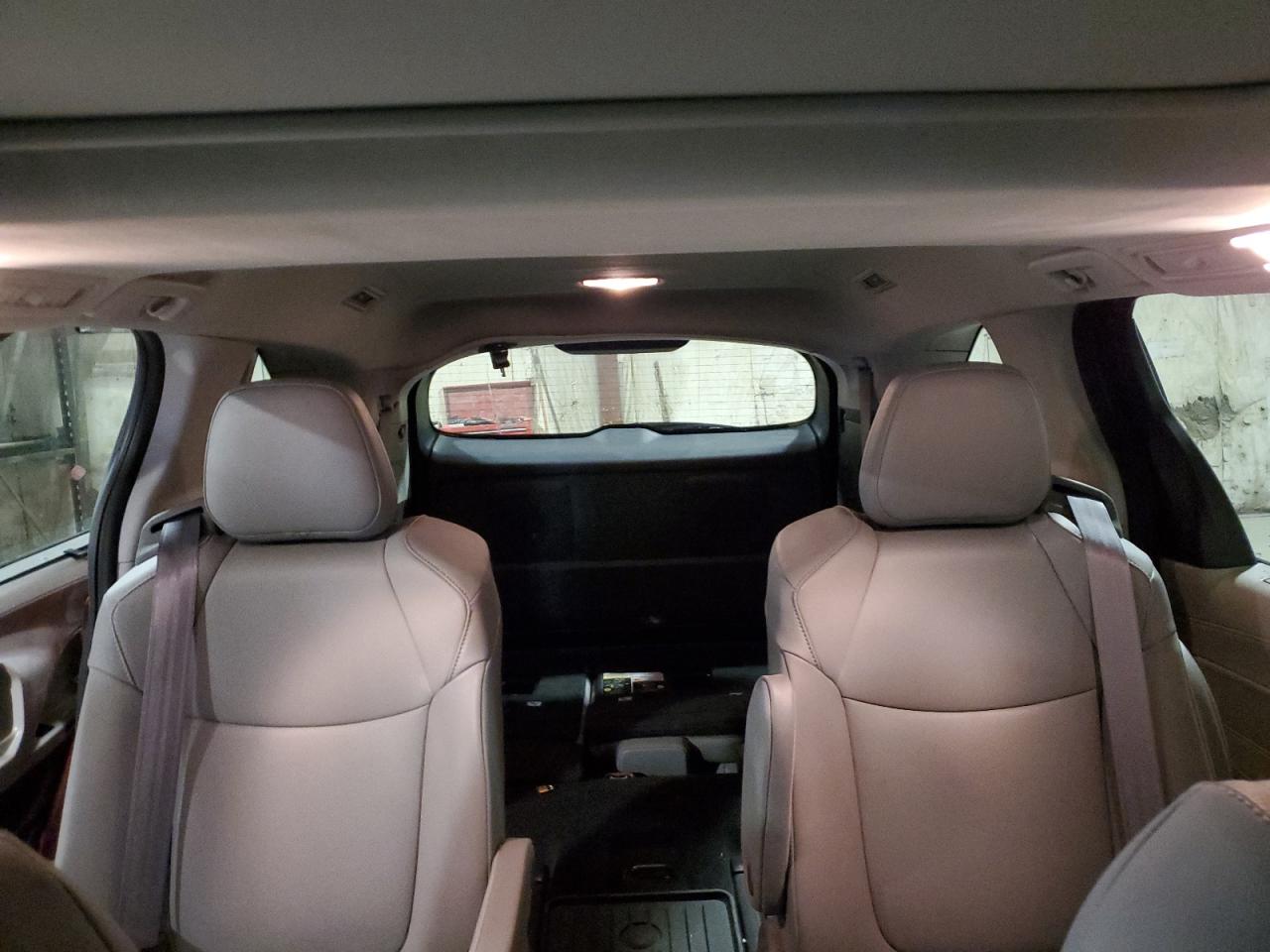 2021 Toyota Sienna - Image 10