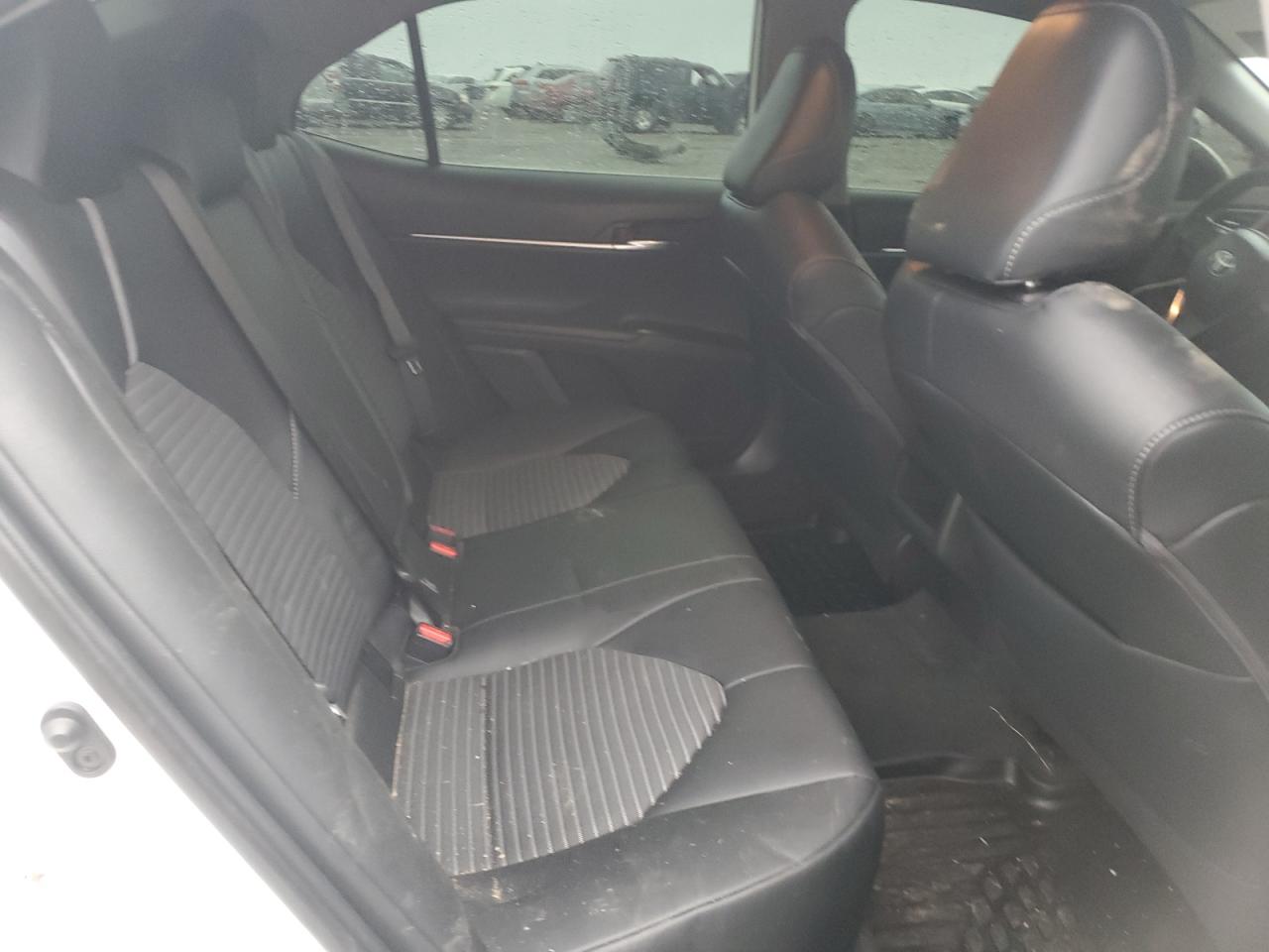 2019 Toyota Camry - Image 10