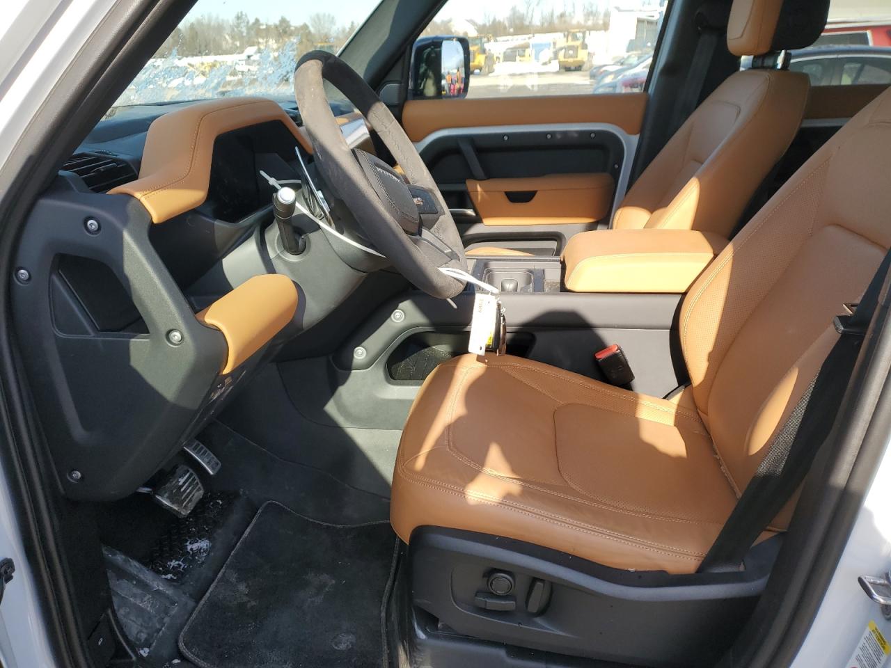 2023 Land Rover Defender - Image 7