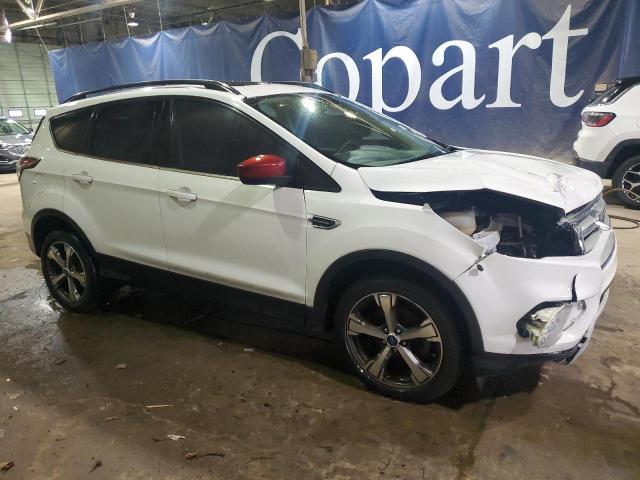 Паркетники FORD ESCAPE 2017 Белы