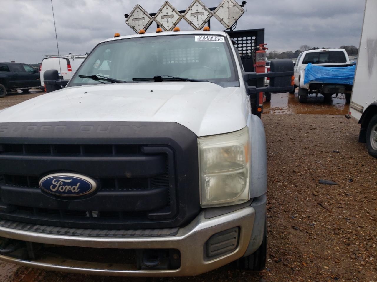 2011 Ford F550 - Image 5