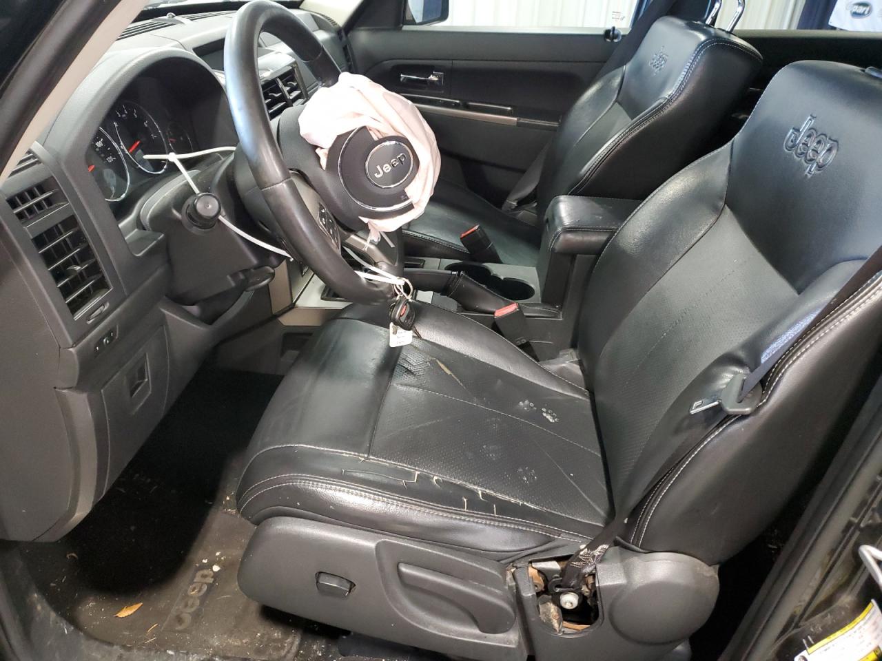 2012 Jeep Liberty (North America) - Image 7