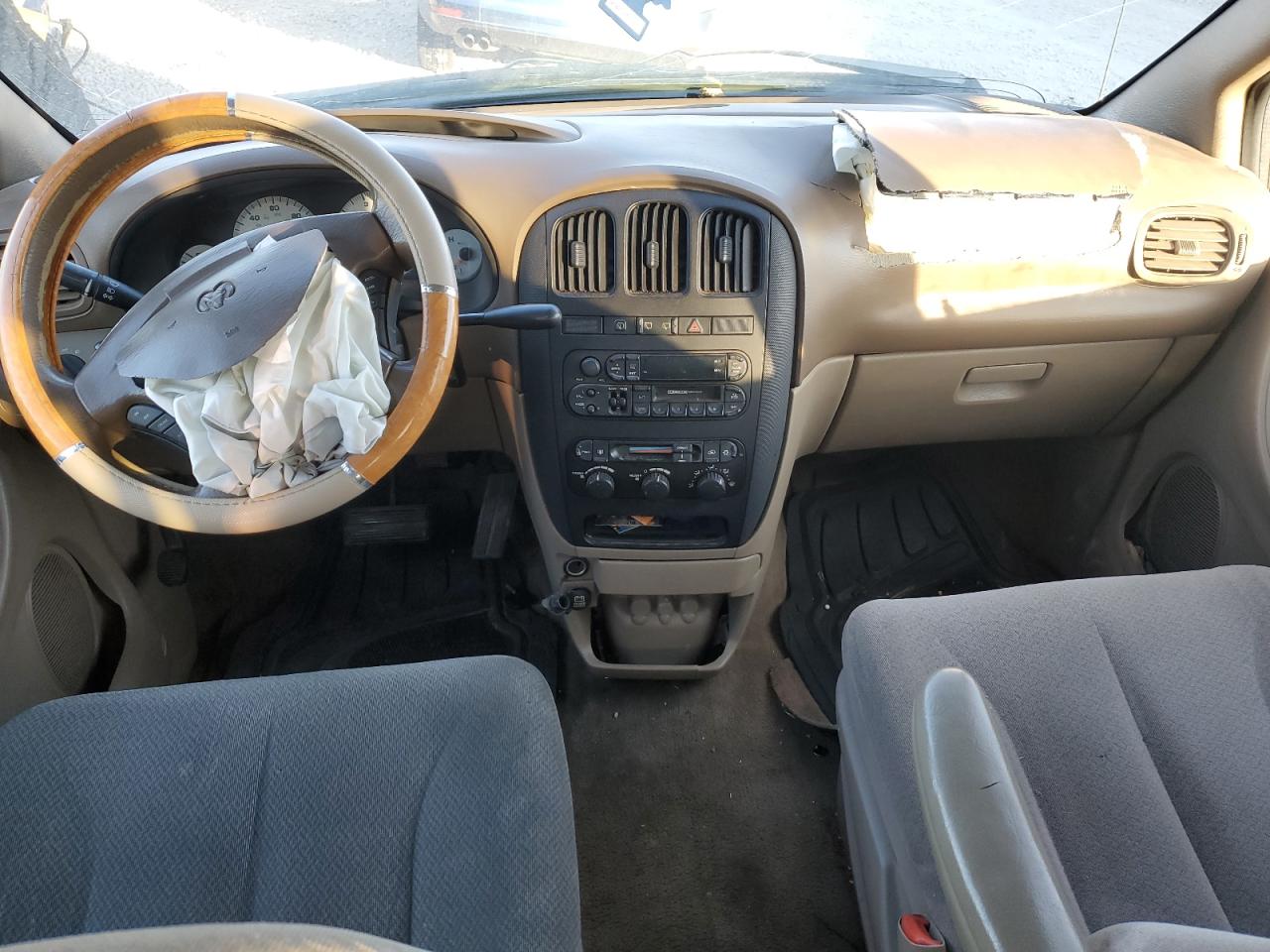 2001 Dodge Caravan - Image 8