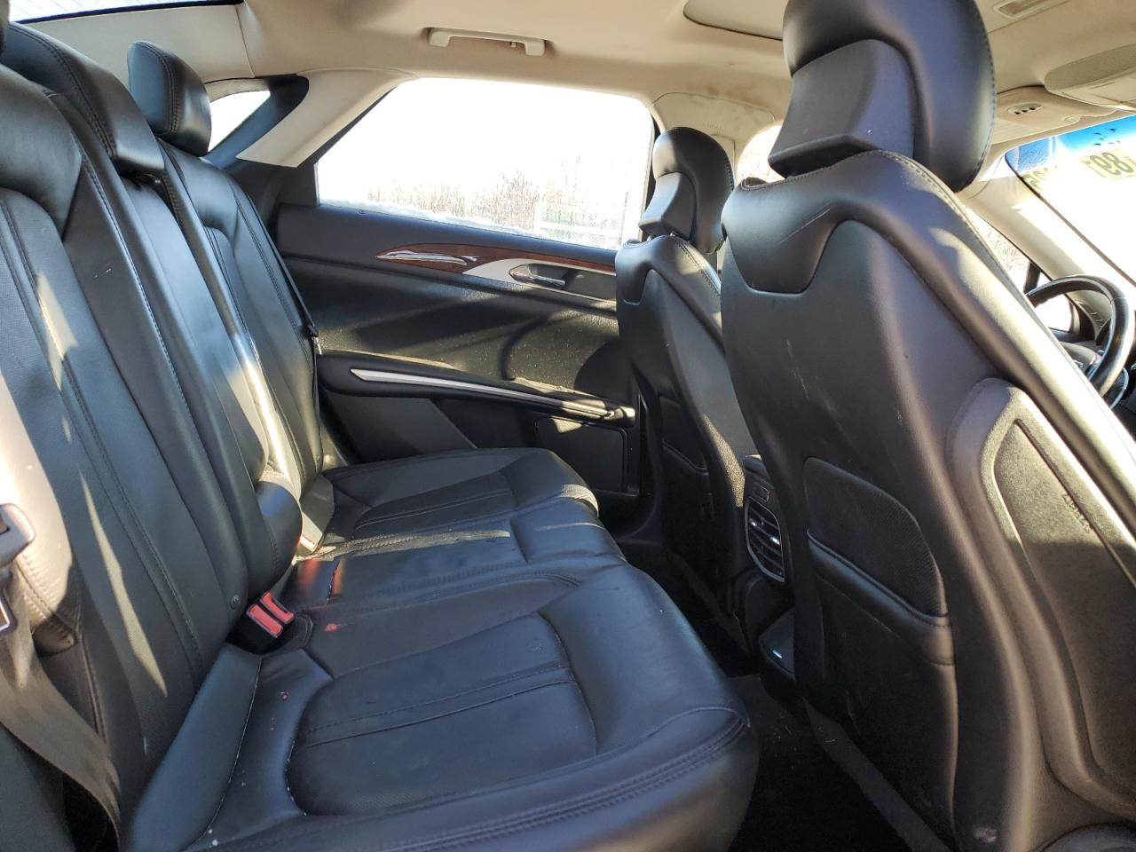 2015 Lincoln MKZ - Image 10