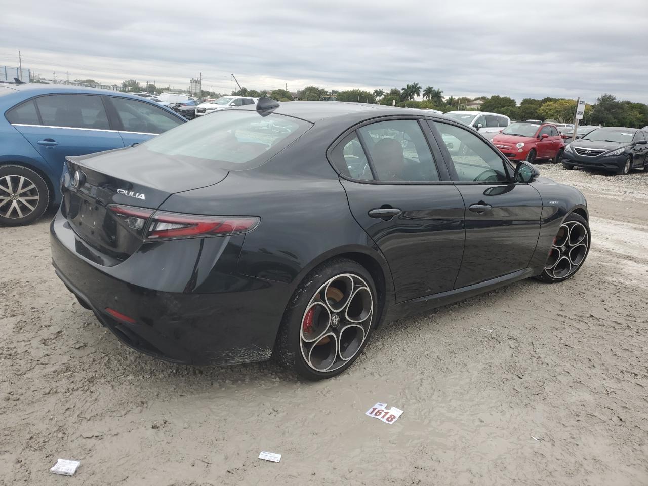 2024 Alfa Romeo Giulia - Image 3