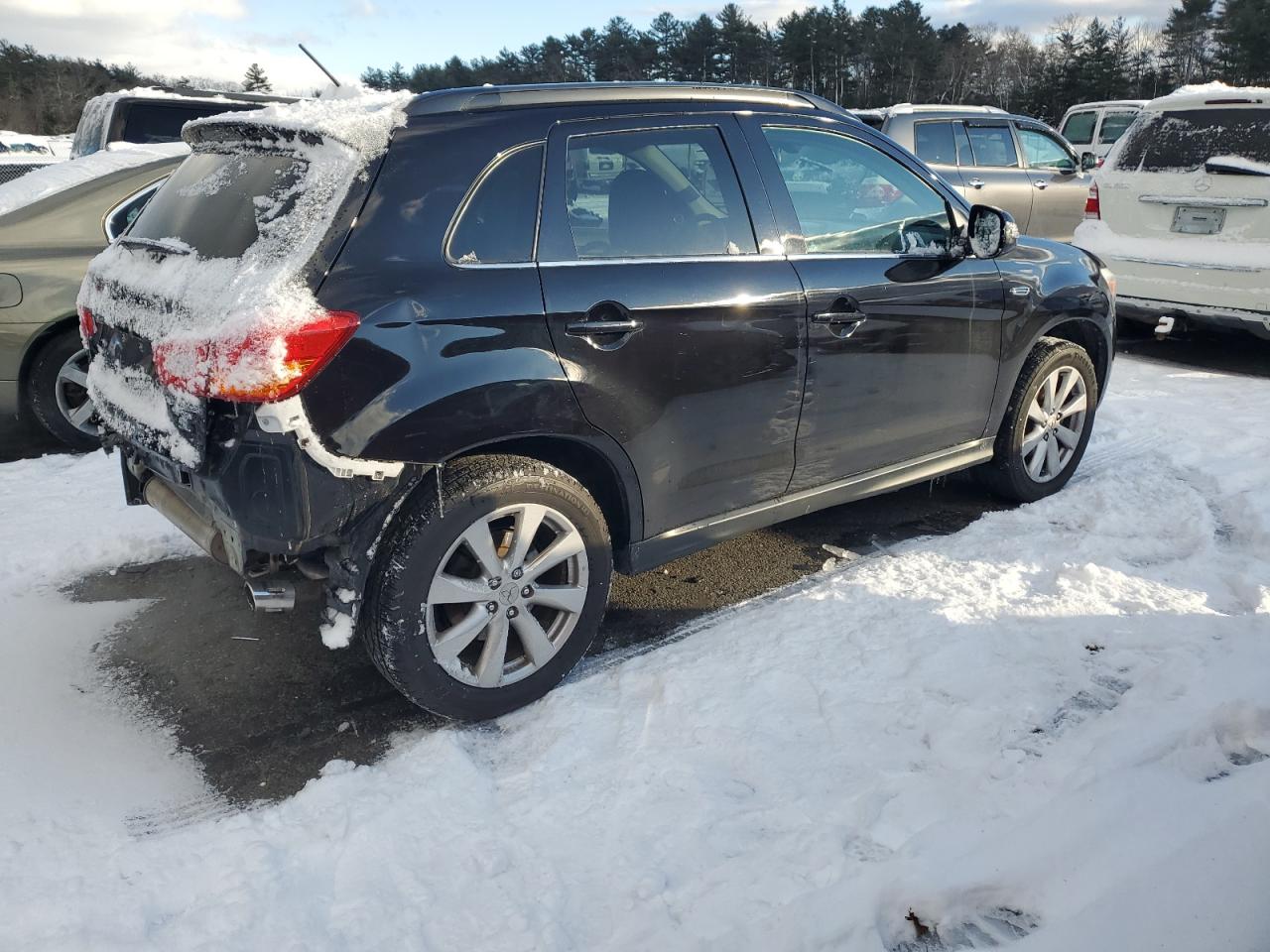 2015 Mitsubishi Outlander - Image 3
