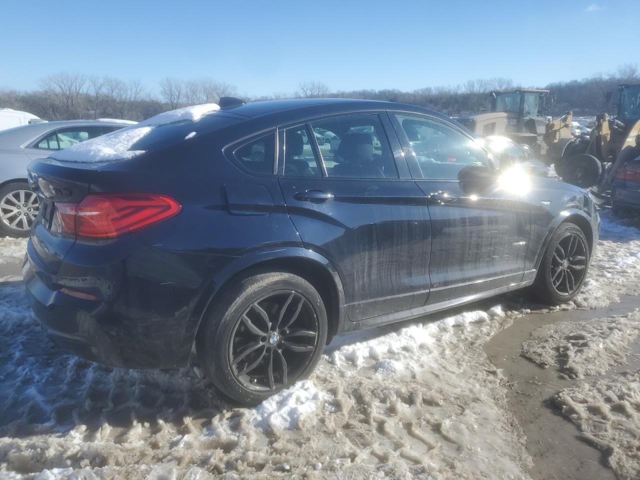 VIN 5UXXW3C51J0T83050 2018 BMW X4 no.3