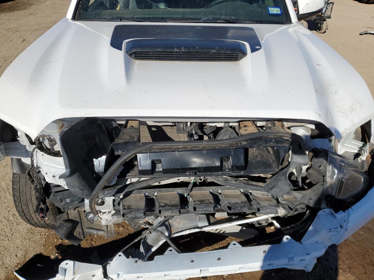 2019 Toyota Tacoma - Image 11