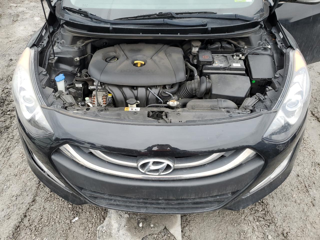 2013 Hyundai Elantra - Image 11