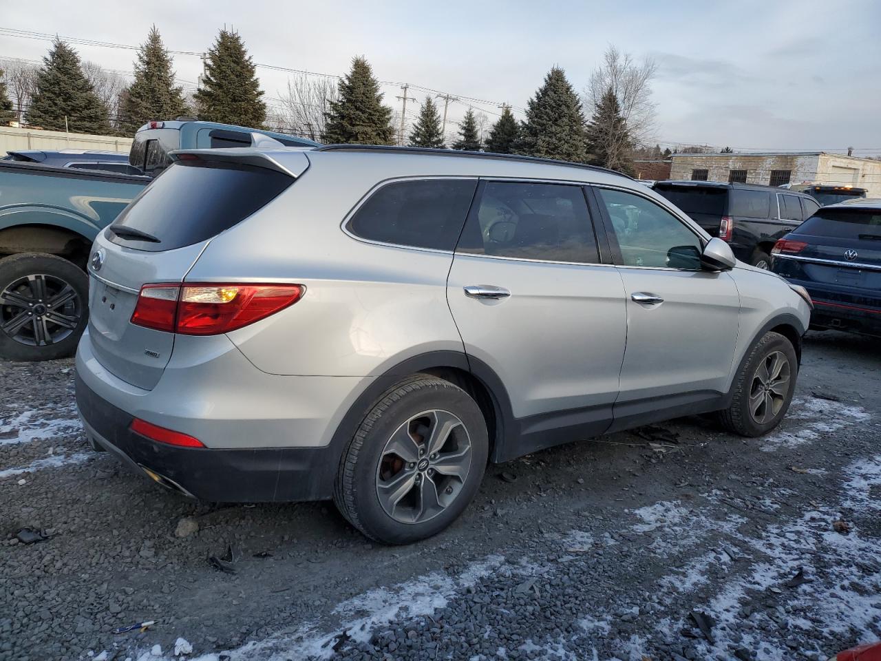 2015 Hyundai Santa Fe - Image 3