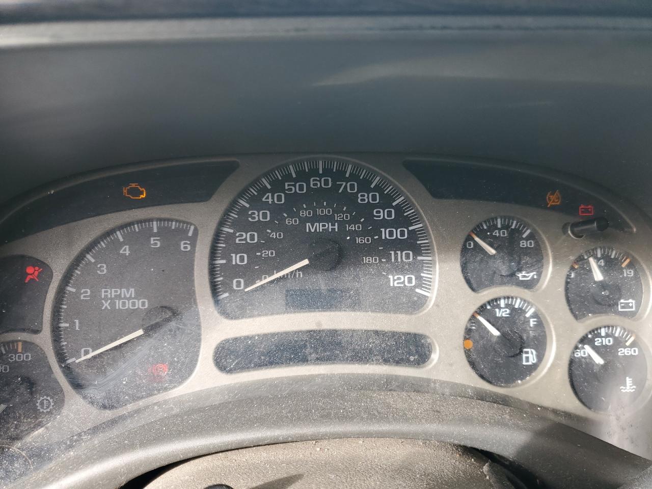 2004 GMC Yukon - Image 9