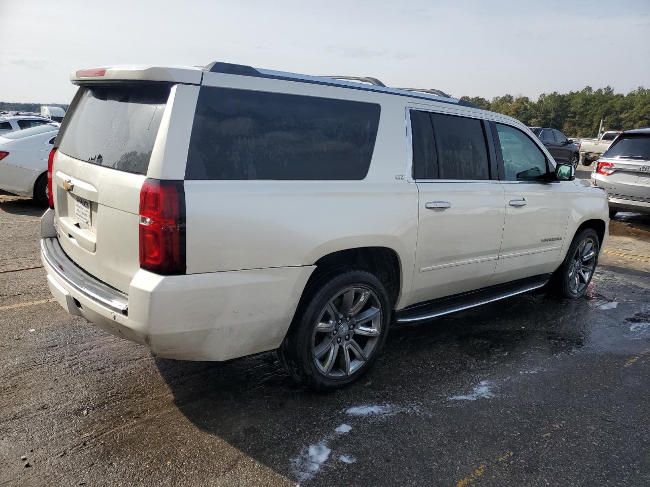 2015 Chevrolet Suburban - Image 3