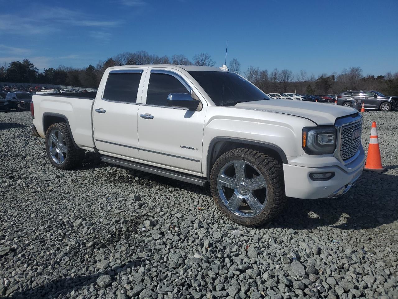 2017 GMC Sierra - Image 4