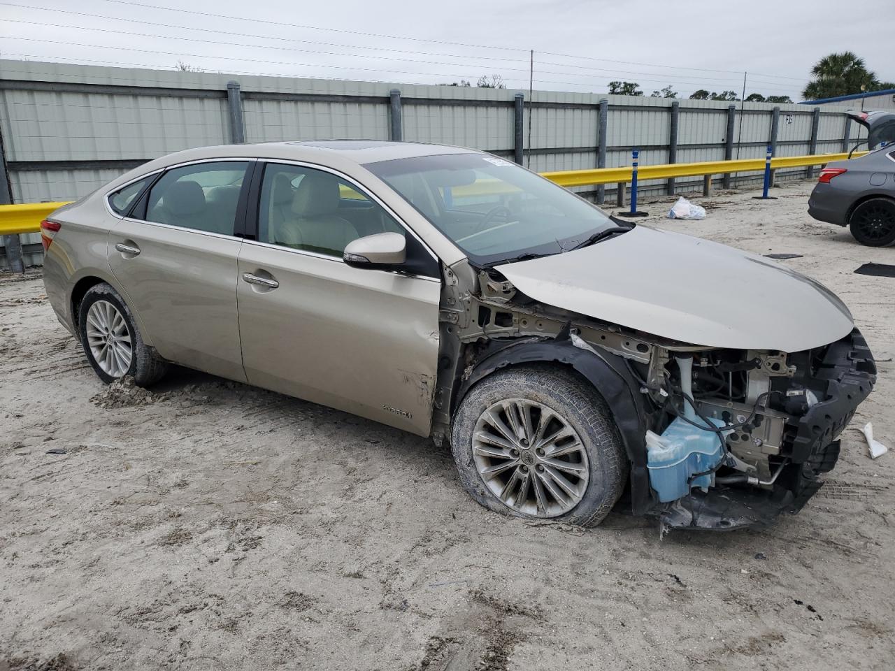 2013 Toyota Avalon - Image 4