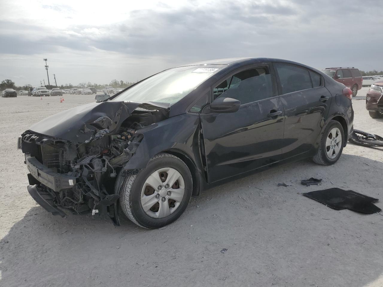 3KPFK4A7XHE043707 2017 KIA FORTE - Image 1