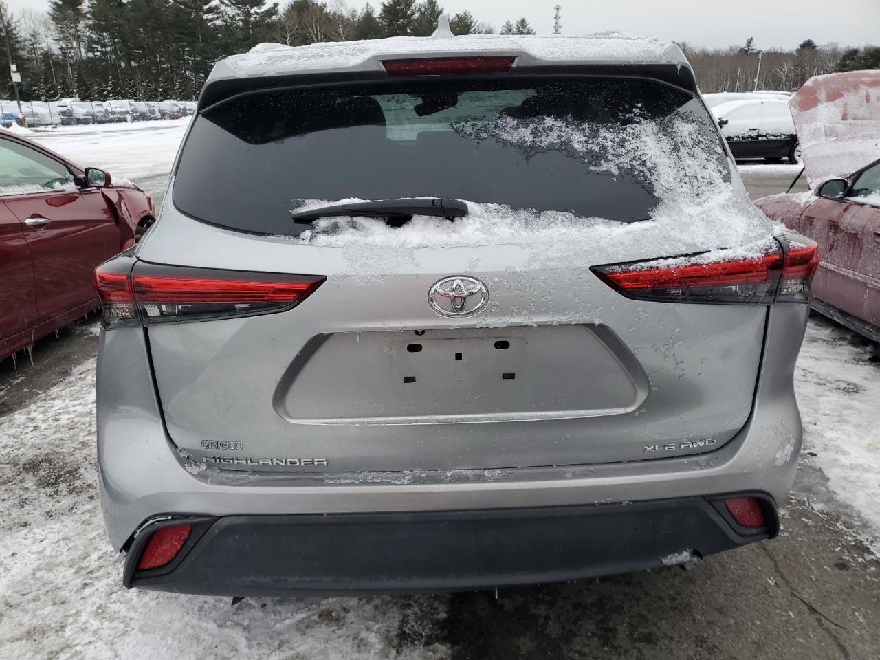 2022 Toyota Highlander - Image 6