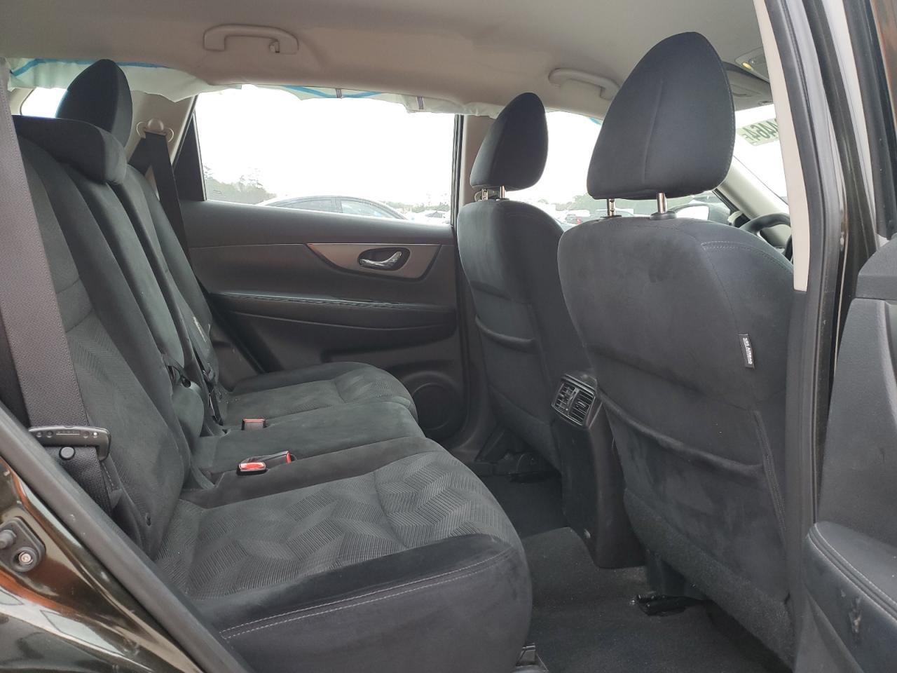 2015 Nissan Rogue - Image 12