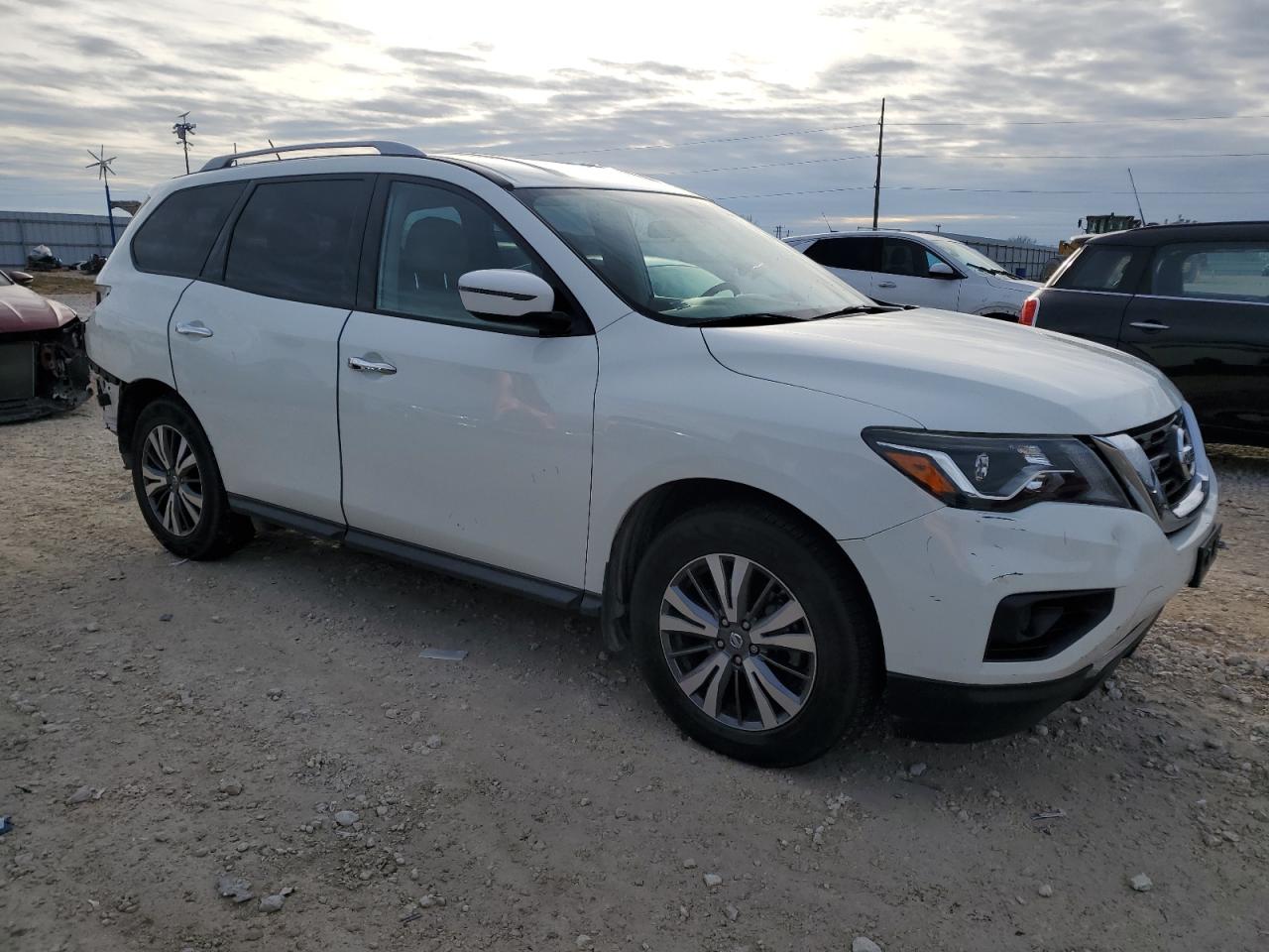 2017 Nissan Pathfinder - Image 4