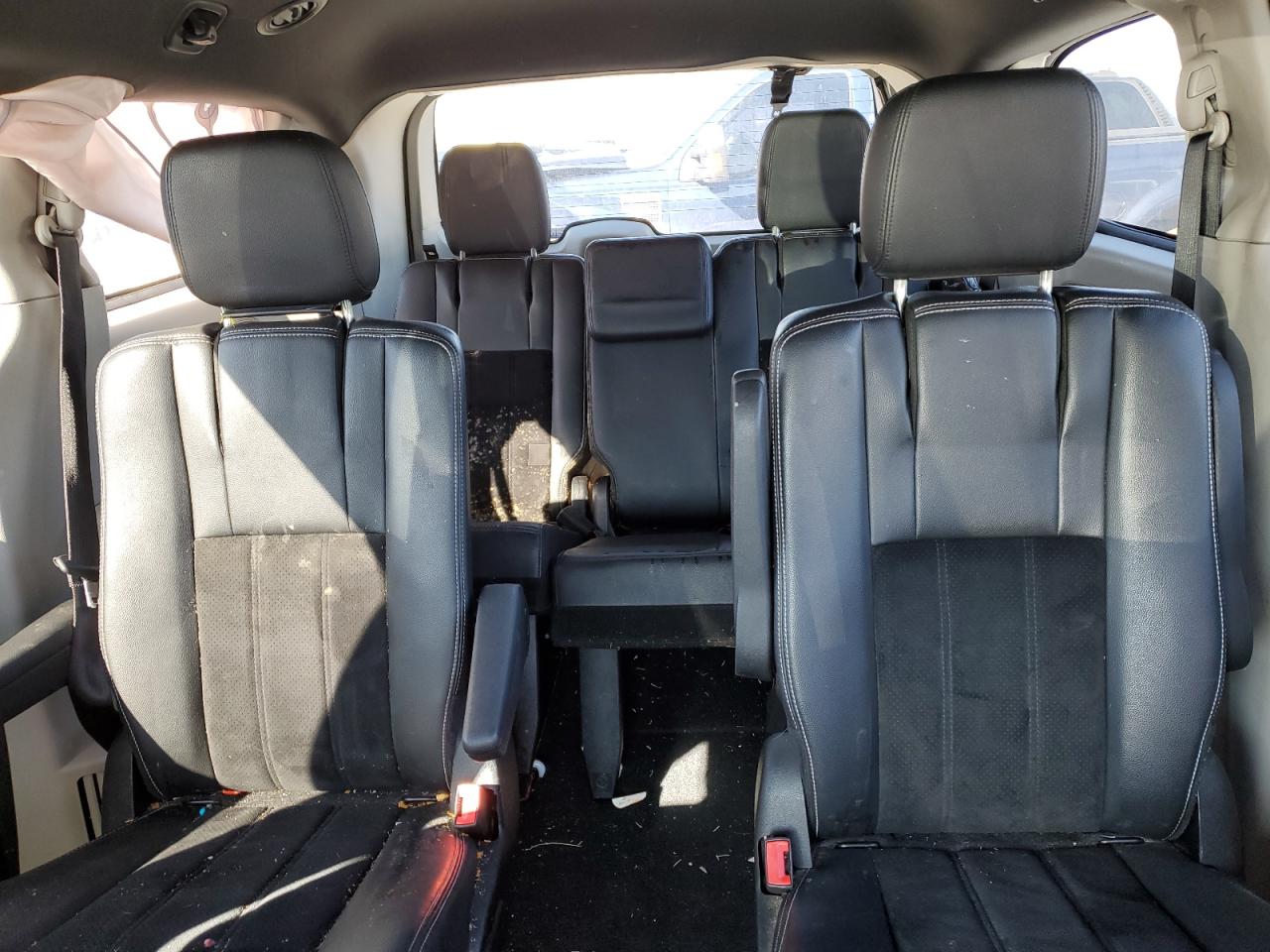 2017 Dodge Caravan - Image 10