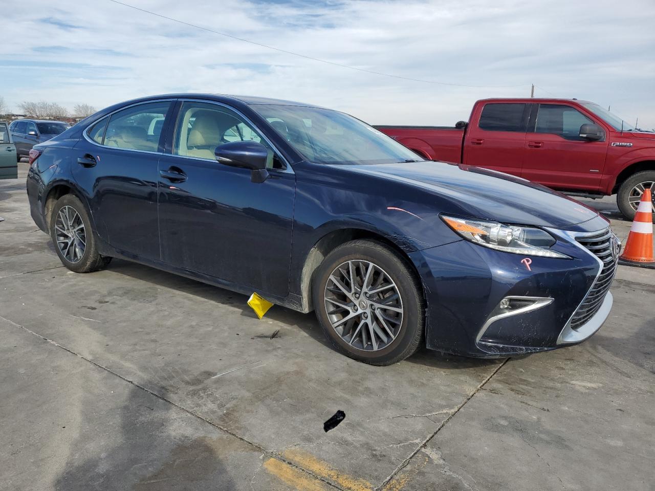 2016 Lexus ES - Image 4