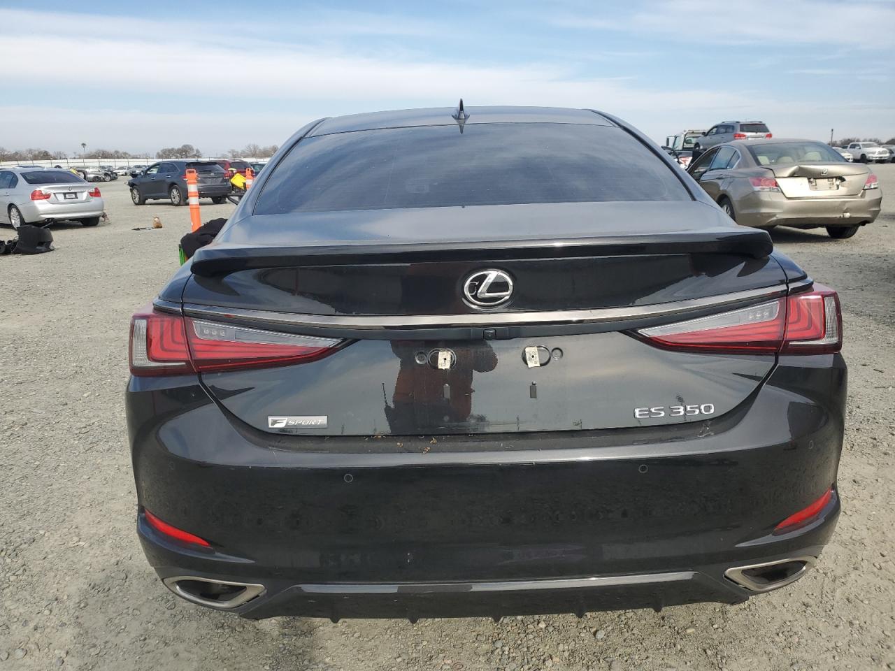 2020 Lexus ES - Image 6