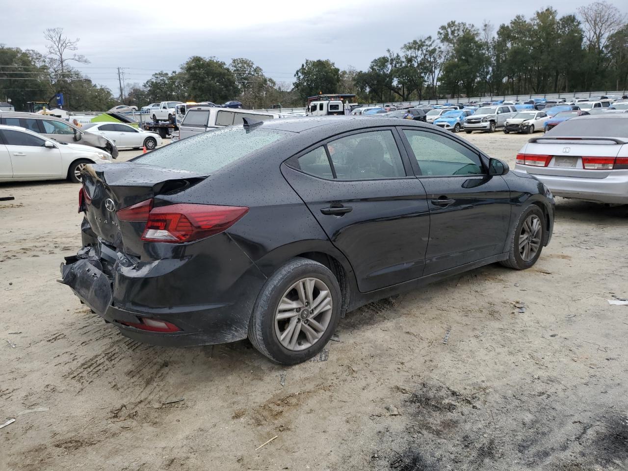 2019 Hyundai Elantra - Image 3