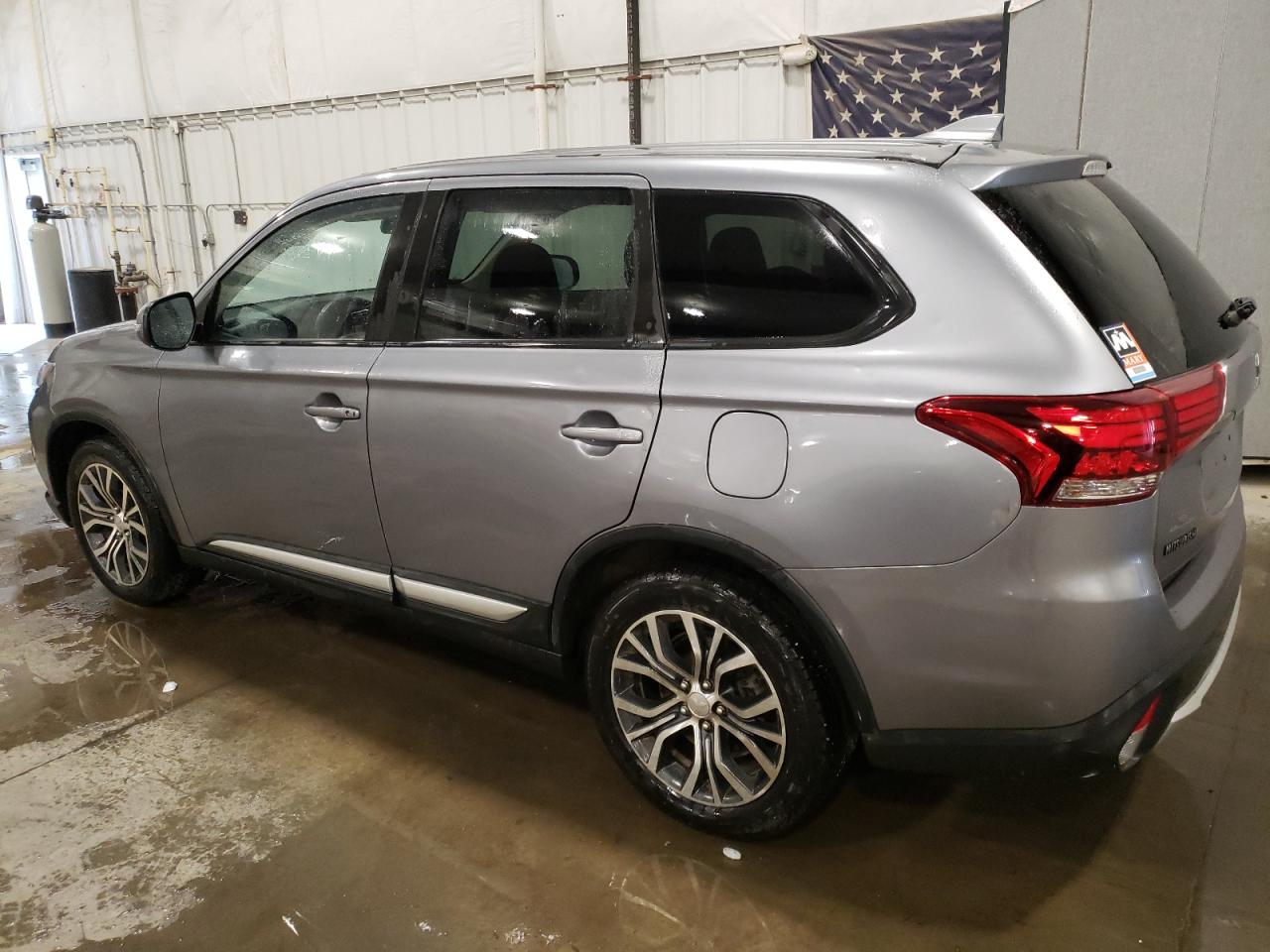 2018 Mitsubishi Outlander - Image 2